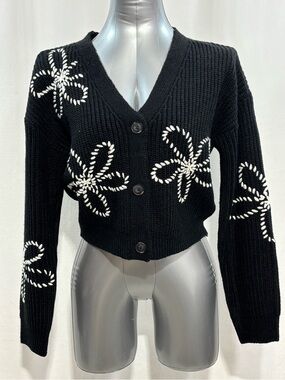 Derek Heart Black Cropped V-Neck Cardigan with White Floral Rope Stitch Med 499